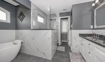 25 Cape Rd, Amityville, NY 11701