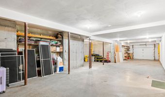 9 Hubbard Rd, Amherst, NH 03031