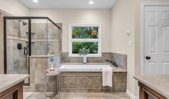 10 Greenwood Pl, Middletown, NJ 07748