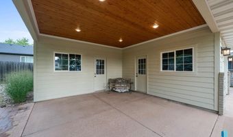 304 S Country Club Ave, Brandon, SD 57005