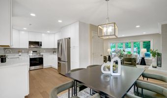 4006 JUSTINE Dr, Annandale, VA 22003