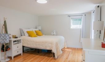 32 Pleasant Hill Rd, Falmouth, ME 04105