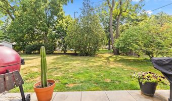 916 Midway Dr, Auburn, IN 46706