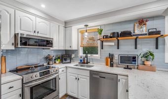 12 Arrowhead Rd, Bellingham, MA 02019