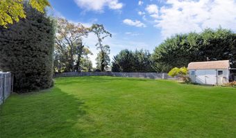 142 Cedar St, Amityville, NY 11701