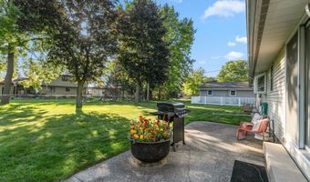 2512 N CHESTWOOD Ct, Appleton, WI 54911