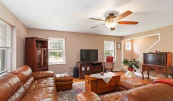 5 Fanwood Ct, West Milford, NJ 07421