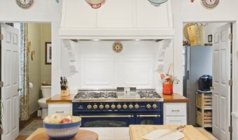 128 4th St, Apalachicola, FL 32320