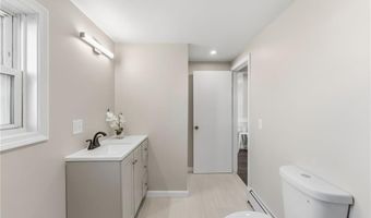 10 Woburn St, Cranston, RI 02910