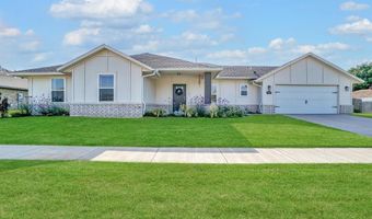 1004 Village Dr, Altus, OK 73521
