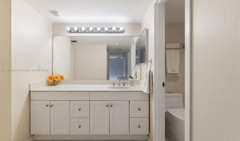 3375 N Country Club Dr 602, Aventura, FL 33180