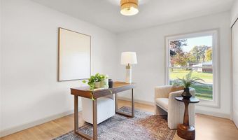 827 Woodruff Dr, Ballwin, MO 63011