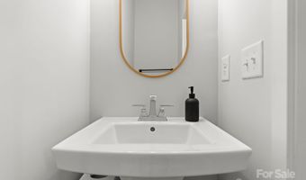 2037 Birchside Dr, Charlotte, NC 28205