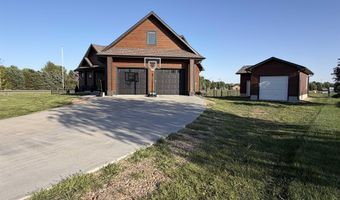 1524 Beechwood Dr, Aurora, NE 68818