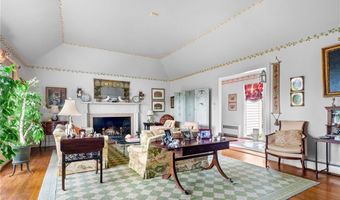 18 Ledge Rd, Newport, RI 02840