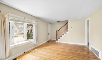 15 Preston Dr, North Kingstown, RI 02852