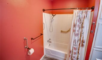 2801 Hillcrest Ave, Alton, IL 62002