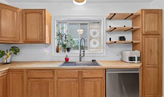 48 6th St, Bangor, ME 04401