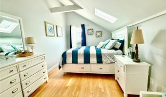 22 Dixon St, Newport, RI 02840