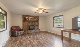 1307 S Washington Ave, Aurora, MO 65605