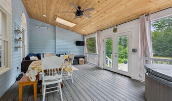43 Lakeside Dr, Falmouth, ME 04105