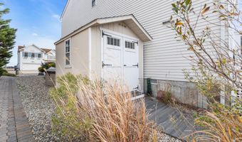 29 Bowsprit Dr, Bayville, NJ 08721