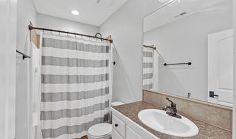 918 E Lakecrest Dr, Andover, KS 67002