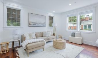 9715 SINGLETON Dr, Bethesda, MD 20817