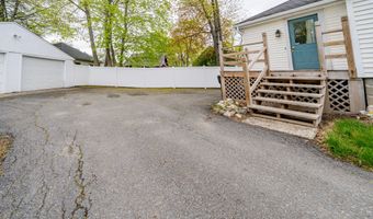 744 Hammond St, Bangor, ME 04401