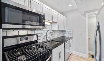 402 S 11th St, Adel, IA 50003