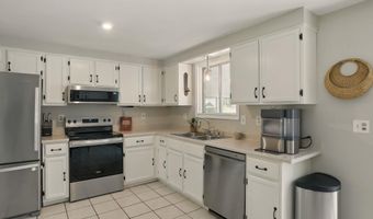 62 Palomino Ln, Bedford, NH 03110