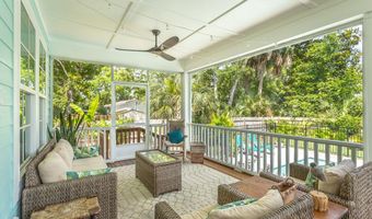 121 14th St, Apalachicola, FL 32320