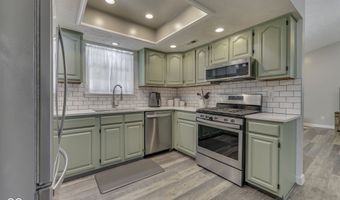 841 Country Ln, Indianapolis, IN 46217