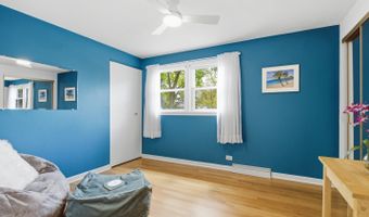237 N Pioneer Dr, Addison, IL 60101