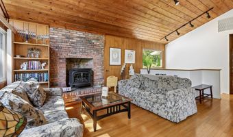 4 Alan Rd, Danbury, CT 06810