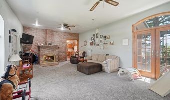 922 3rd Ave, Ackley, IA 50601