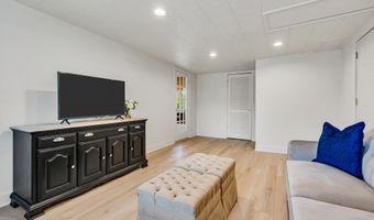 40 Icemeadow Ln, Aberdeen, NJ 07747