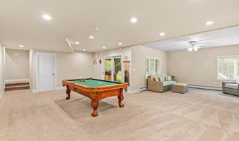 9 Hubbard Rd, Amherst, NH 03031
