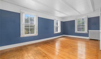 36 Ayrault St, Newport, RI 02840