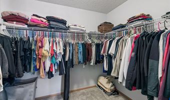 15592 Eagles Nest Way, Apple Valley, MN 55124