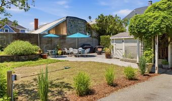 15 Ayrault St, Newport, RI 02840