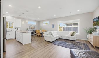 660 Voyager Dr, Alexandria, MN 56308