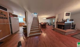 35 Hinshaw St, Arnolds Park, IA 51331