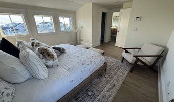 281 7th St, Avalon, NJ 08202