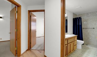 5689 D St, Springfield, OR 97478