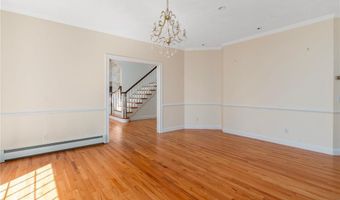4 Christopher Dr, Lincoln, RI 02865