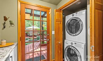 1460 Medford Dr, Charlotte, NC 28205