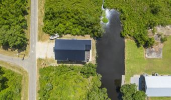 825 Larkspur Ln, Bay St. Louis, MS 39520