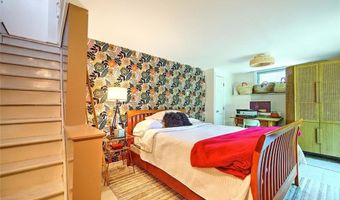 33 W Main Rd, Little Compton, RI 02837