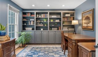 91 Woodridge Dr, North Kingstown, RI 02874